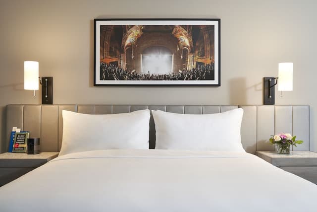Archer Hotel Seattle/Redmond-Classic King Guest Room-4