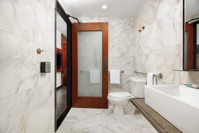 Hotel Hendricks-Deluxe Room, 1 Queen Bed, Mobility Accessible-5