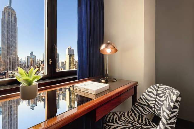 Hotel Hendricks-Room, 1 King Bed (Empire State View)-5
