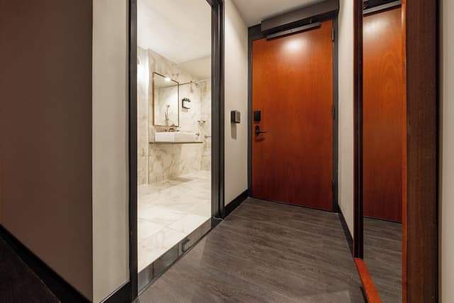 Hotel Hendricks-Deluxe Room, 1 Queen Bed, Mobility Accessible-3