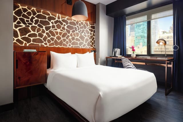 Hotel Hendricks-Deluxe Room, 1 Queen Bed, Mobility Accessible-1