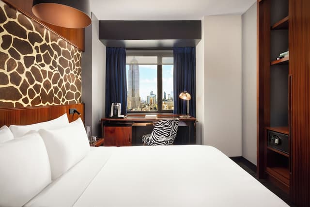 Hotel Hendricks-Room, 1 King Bed (Empire State View)-3