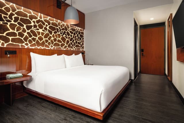 Hotel Hendricks-Room, 1 King Bed, Mobility Accessible (Empire State View)-1
