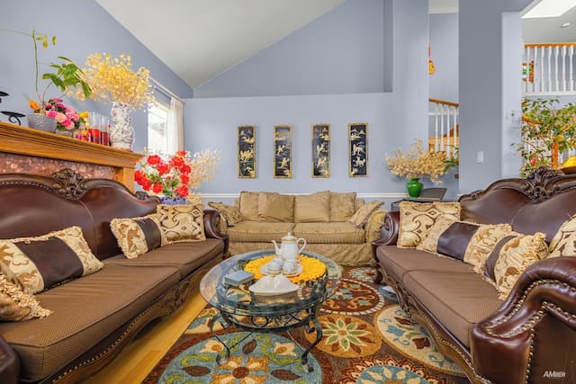 Charming Family Hotel-Queen Room 2 with Shared Bathroom-7