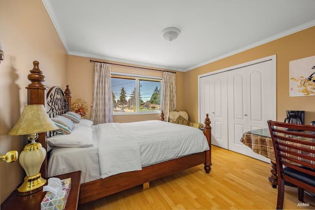 Charming Family Hotel-Queen Room 2 with Shared Bathroom-3