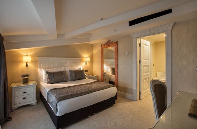 オットマンズ ライフ ホテル デラックス-シニア ルーム-1