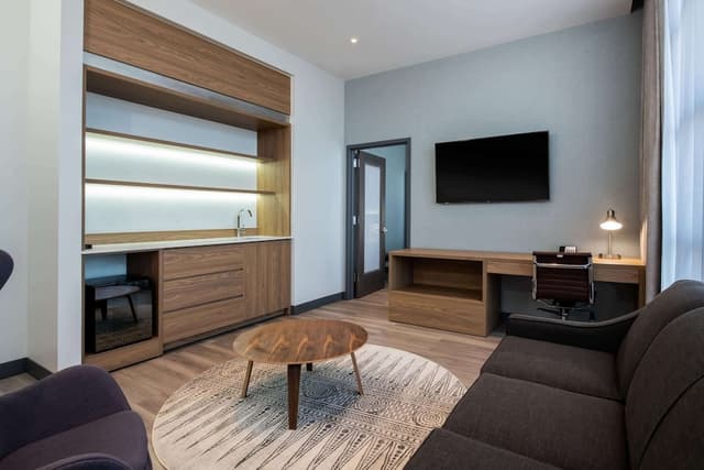 Wingate by Wyndham Long Island City-Suite, 1 King Bed, Non Smoking-4