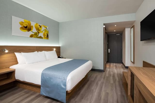 Wingate by Wyndham Long Island City-Room, 1 King Bed, Non Smoking-8