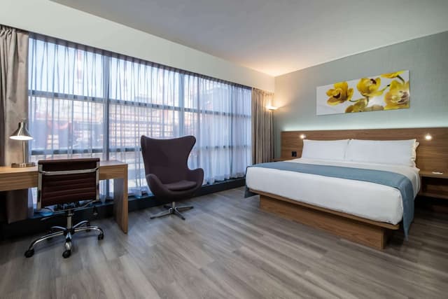 Wingate by Wyndham Long Island City-Room, 1 King Bed, Non Smoking-1