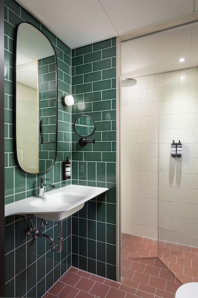 Olympic Hotel-Triple Room-5