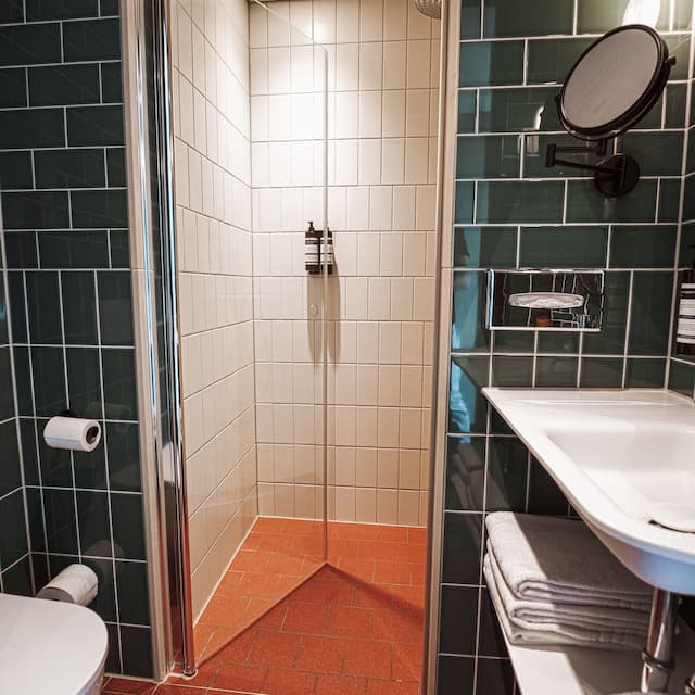 Olympic Hotel-Triple Room, River View-4