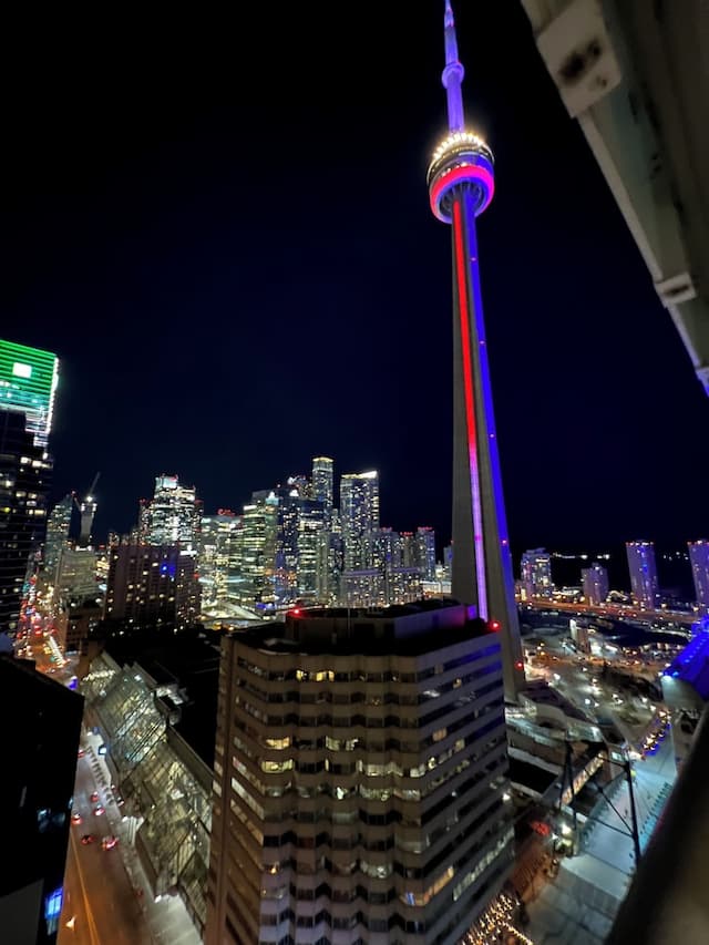 多倫多客房與套房公寓式客房-Luxury Condo, 2 Queen Beds, Non Smoking, CN Tower View (39)-8