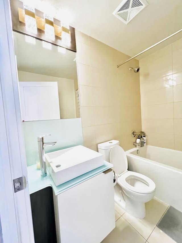 多倫多客房與套房公寓式客房-Luxury Condo, 2 Queen Beds, Non Smoking, CN Tower View (39)-12