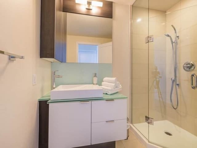 多倫多客房與套房公寓式客房-Luxury Condo, 2 Queen Beds, Non Smoking, CN Tower View (39)-11