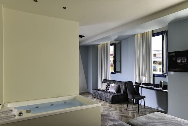 Athens One Smart Hotel-Suite, Jetted Tub (Prestige)-7