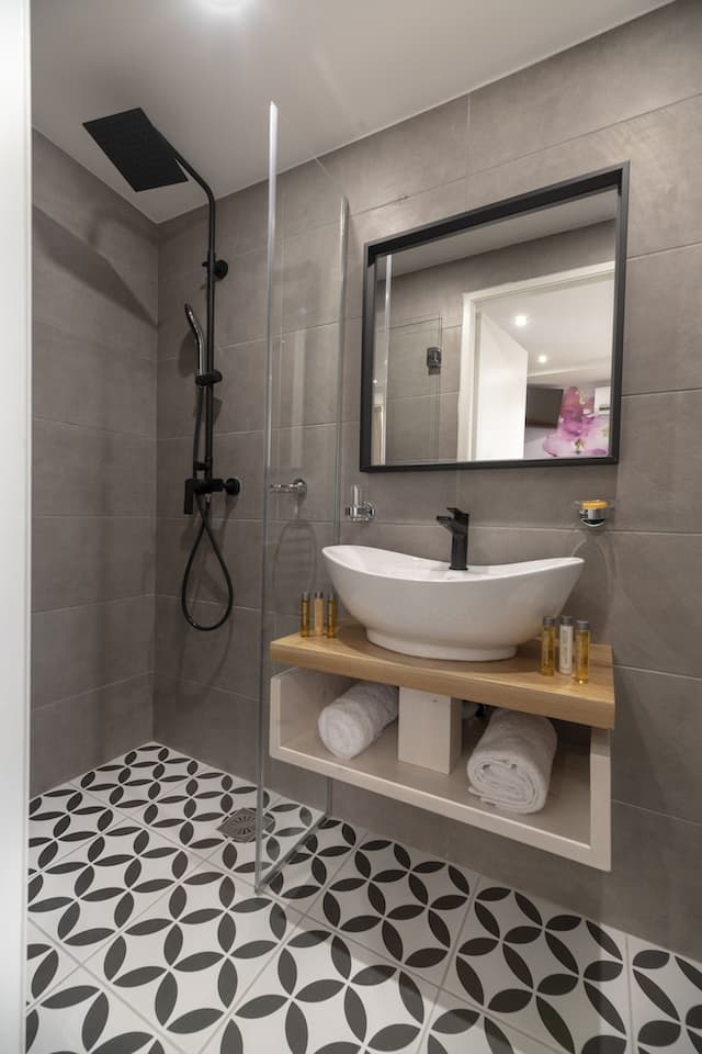 Athens Market Portrait-Vignette Single Room-5