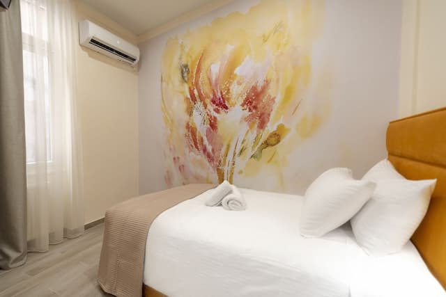 Athens Market Portrait-Vignette Single Room-3