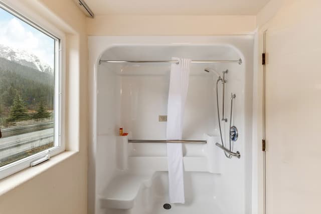 Breeze Inn-Accessible Single Room-5