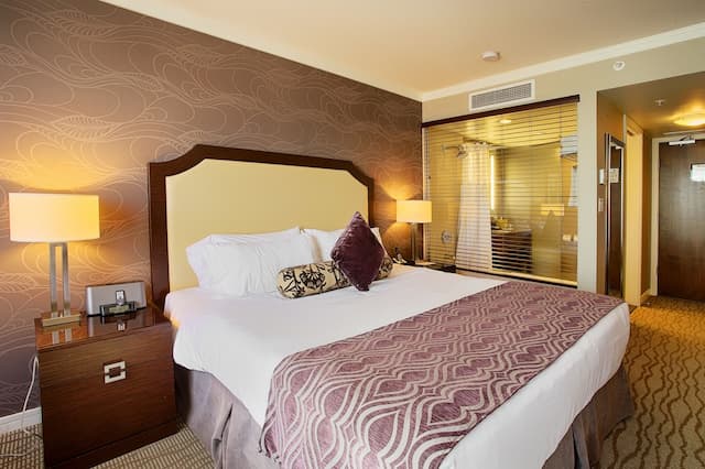 ピナクル ホテル アット ザ ピア-スタンダード ルーム キングベッド 1 台 マウンテンサイド-1