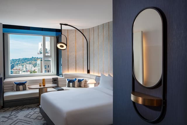 W 好萊塢飯店-高級客房, 1 張特大雙人床, 城市景觀-9