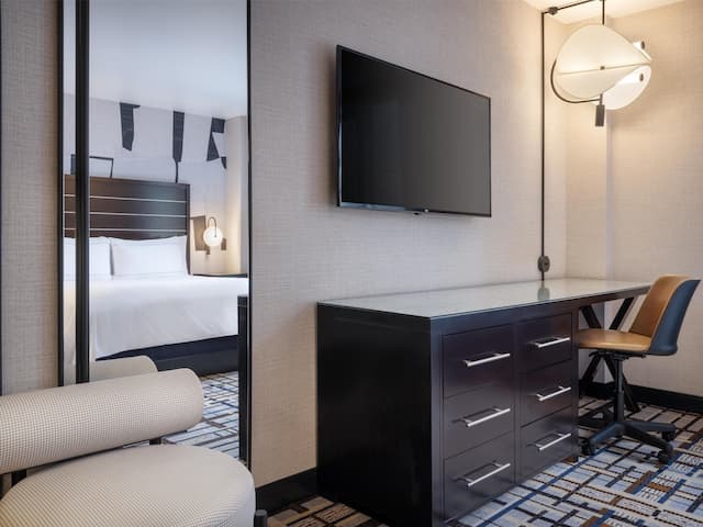 ヒルトン ニューヨーク ファッション ディストリクト-キングサイズベッド-2