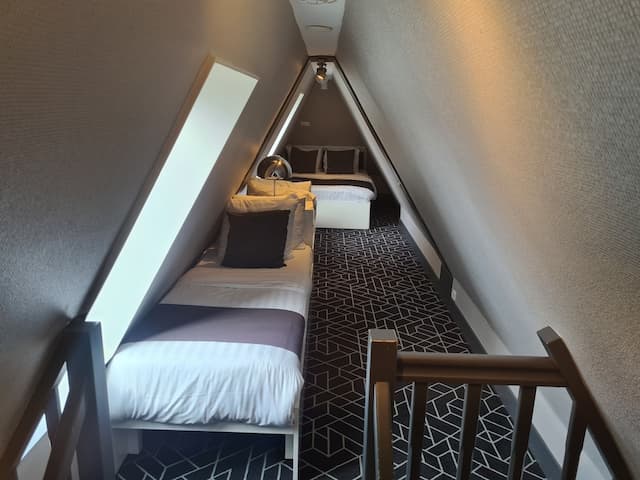 ホテル CC-4 人部屋-4