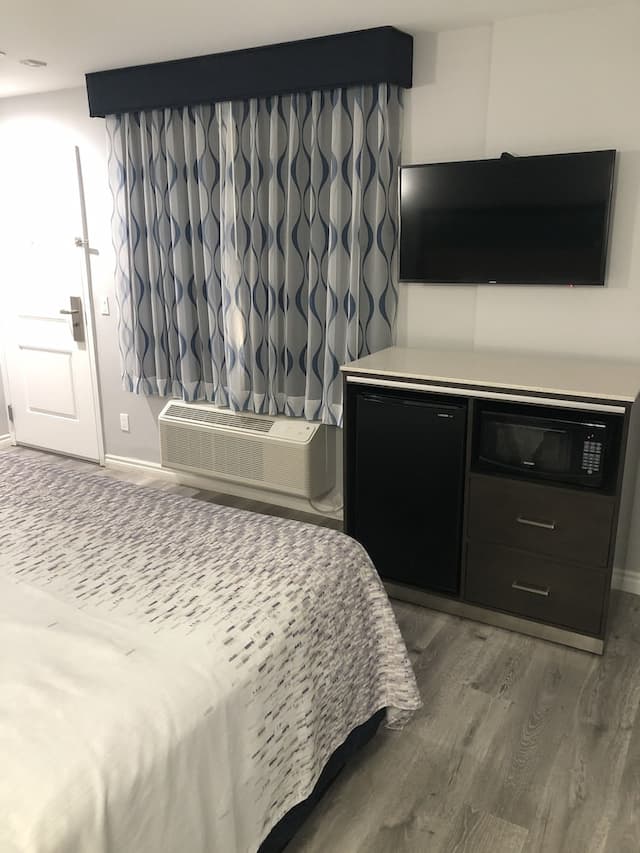 트래블로지 인 & 스위트 바이 윈덤 웨스트 코비나-룸, 킹사이즈침대 1개, 금연-1