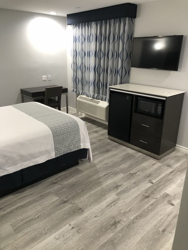 트래블로지 인 & 스위트 바이 윈덤 웨스트 코비나-룸, 퀸사이즈침대 1개, 금연-1