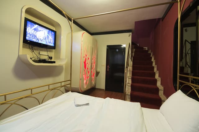 Element Suites-Duplex Basement-7