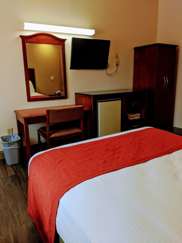 飛機汽車旅館-標準客房, 1 張加大雙人床-4