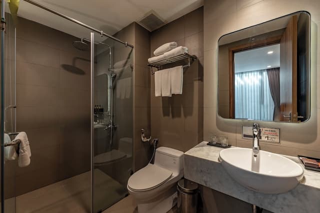 Thanh Long Hotel-Family Triple Room-8