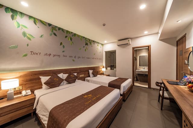 Thanh Long Hotel-Family Triple Room-5