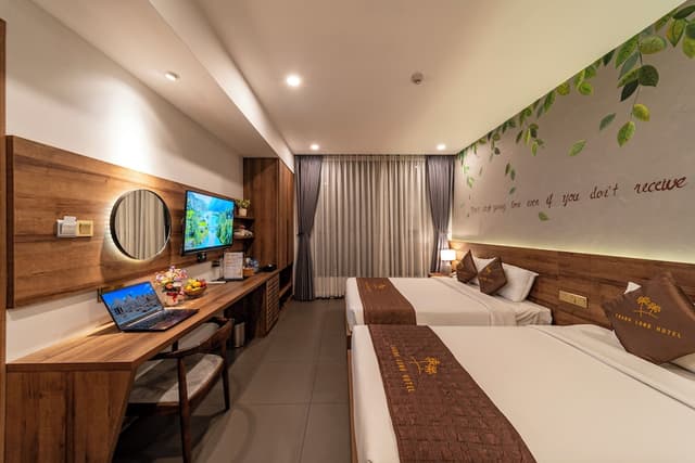 Thanh Long Hotel-Family Triple Room-7