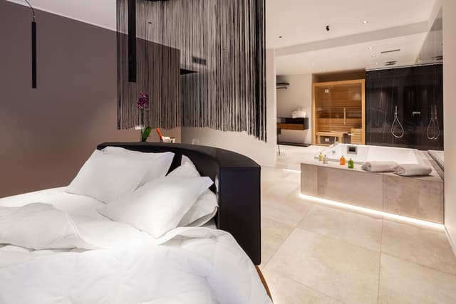 The Corner Duomo Hotel-Executive Suite, Hot Tub (sauna and emotional shower)-2
