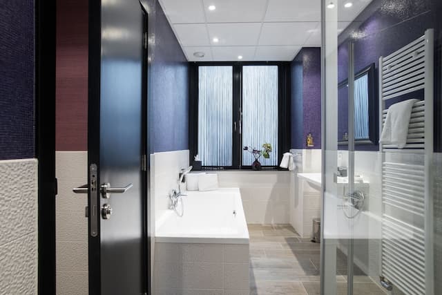 Hotel Sebastian's-Luxury Double or Twin Room, 1 Bedroom, Bathtub, Canal View (large, ground floor)-6