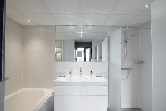 호텔 세바스티안스-스탠다드 쿼드룸, 욕조-5