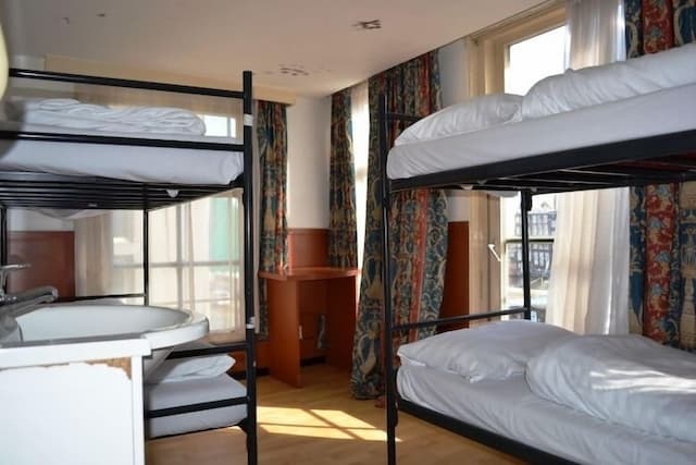 호텔 컨티넨탈 암스테르담-베이직 쿼드룸, 공용 욕실-1