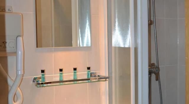 호텔 컨티넨탈 암스테르담-베이직룸, 더블침대 1개, 공용 욕실-3