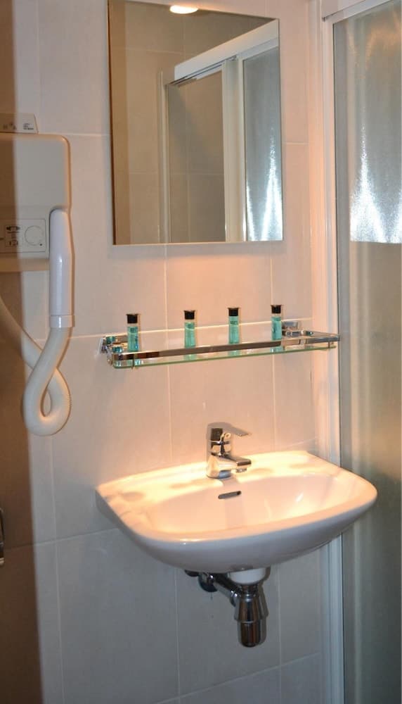 호텔 컨티넨탈 암스테르담-스탠다드 쿼드룸, 전용 욕실-5