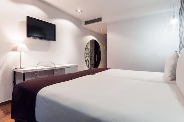 Ikonik Ramblas-Standard Double or Twin Room-1