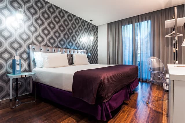 Ikonik Ramblas-Double Room Single Use (View)-3
