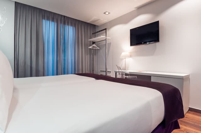 Ikonik Ramblas-Standard Double or Twin Room-2