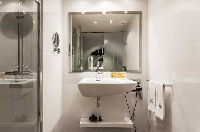 Ikonik Ramblas-Standard Double or Twin Room-5