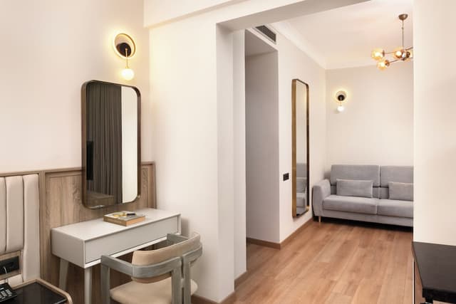 아틱 팰리스 호텔-SUIT ROOM WITH BALCONY-7