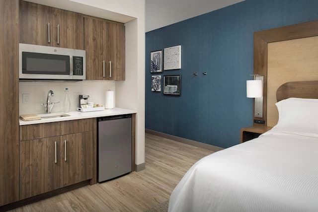 エレメント シアトル シー タック エアポート-スタンダード ルーム キングベッド 1 台-3