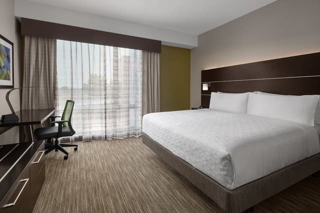 Holiday Inn Express & Suites Woodside LaGuardia Airport by IHG-Standard Room-7