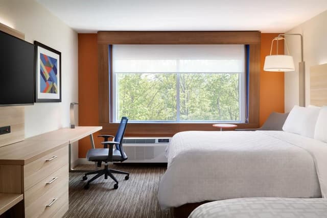 Holiday Inn Express & Suites Woodside LaGuardia Airport by IHG-Standard Room, 2 Queen Beds, Accessible (Communications)-6