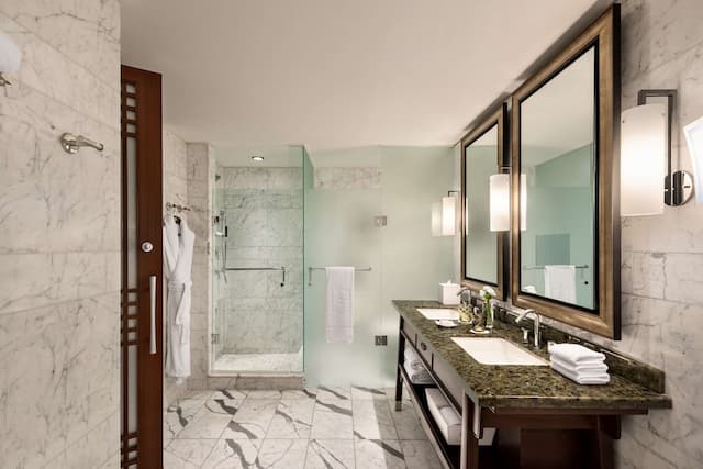 샹그릴라 토론토-프리미어룸, 킹사이즈침대 1개-7