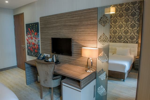 市中心大飯店-豪華客房, 1 張特大雙人床-2