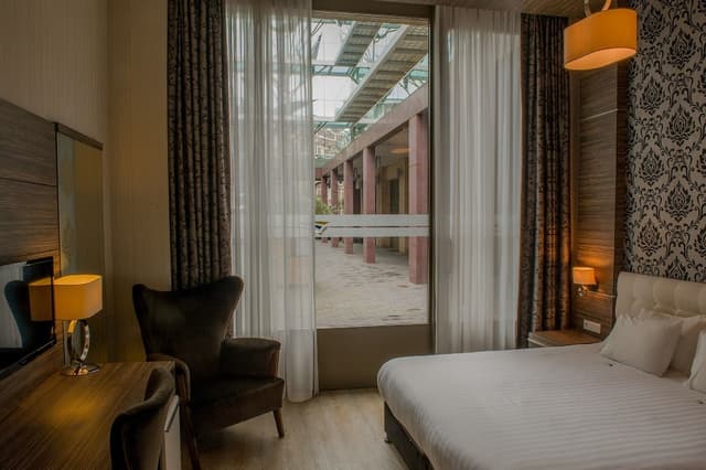 市中心大飯店-豪華客房, 1 張特大雙人床-4